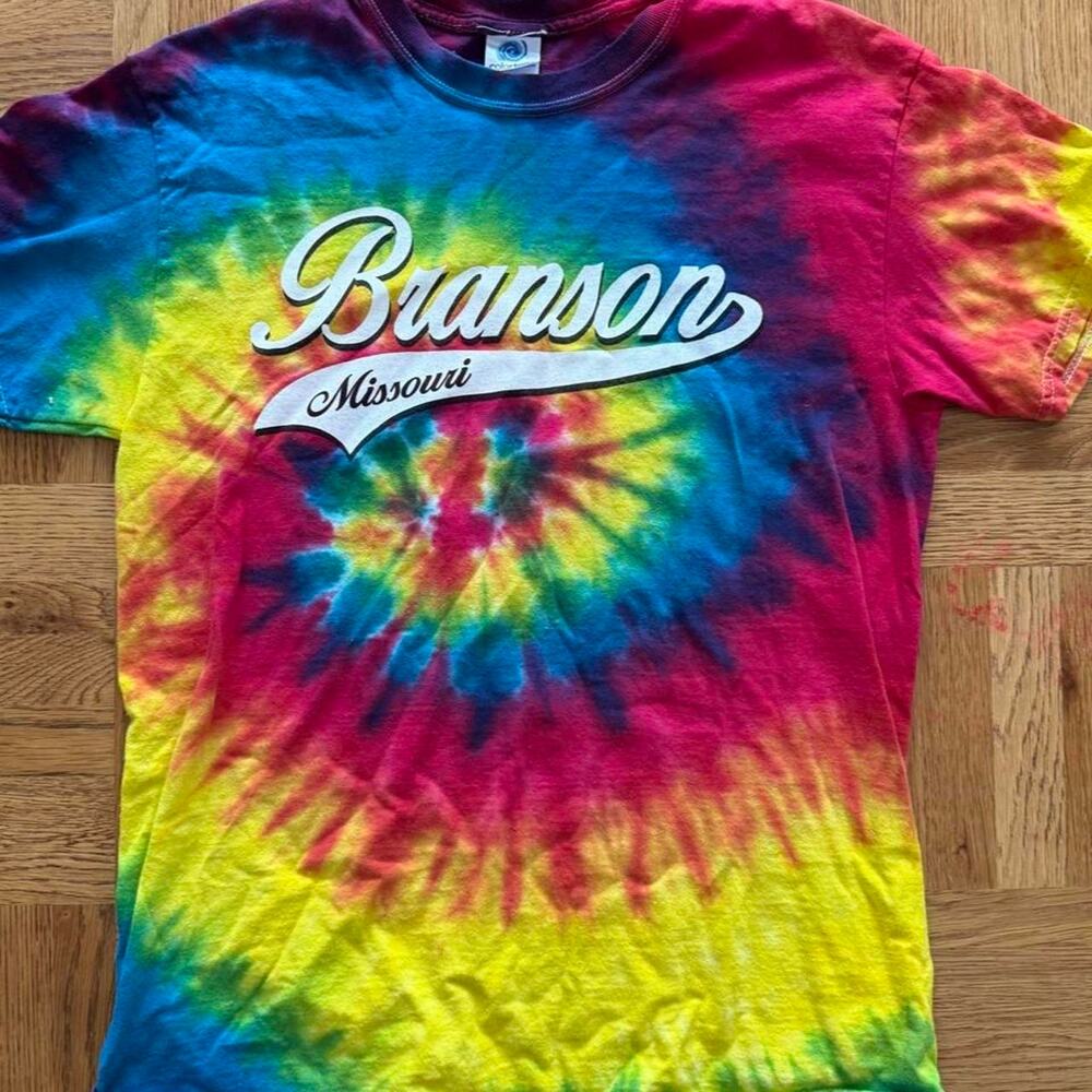 Branson Missouri Tie Dye T-Shirt Men’s Medium Colorful Spiral Graphic Souvenir